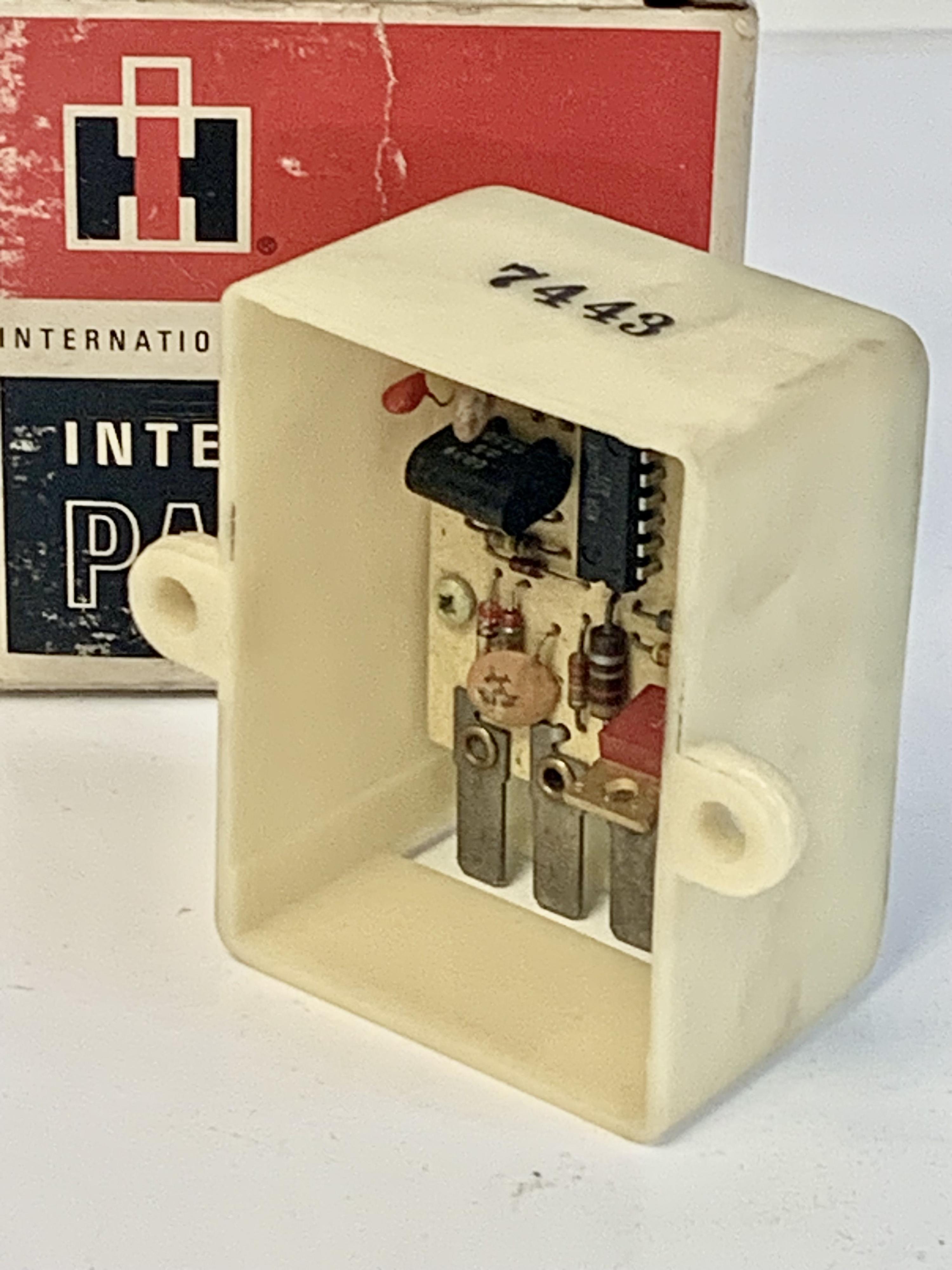 Scout II, Scout Terra, Scout Traveler IH Switch, computer regulator - 521615C1